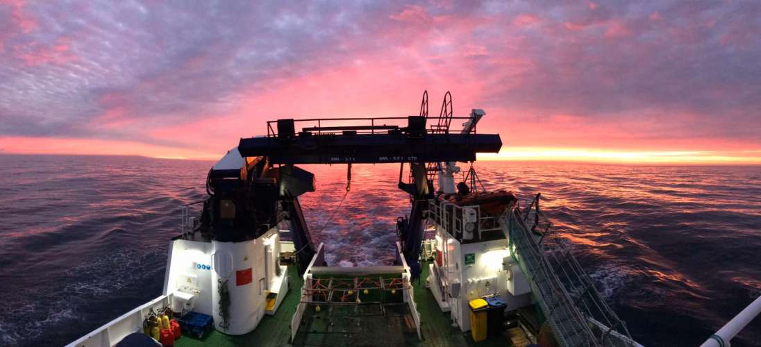 Comunidades bacterianas y gases burbujeantes en las aguas de las islas Columbretes